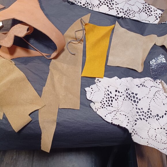 Box of Leather Scraps - Picture 8 of 10